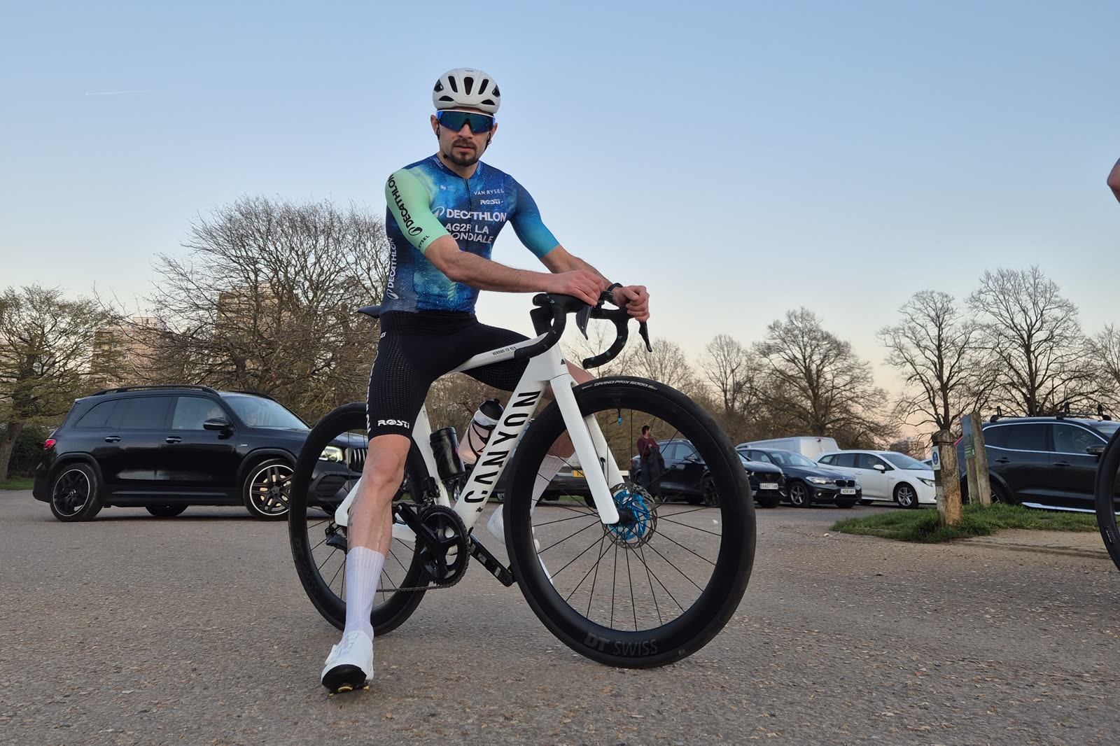 Rodrigo on his Canyon in a car park, ready to ride